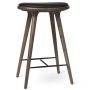 High Stool barkruk 69 donker eik, zwart leer