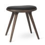 Low Stool kruk donker eik, zwart leer