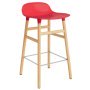 Form Barstool barkruk 65cm met eiken onderstel felrood